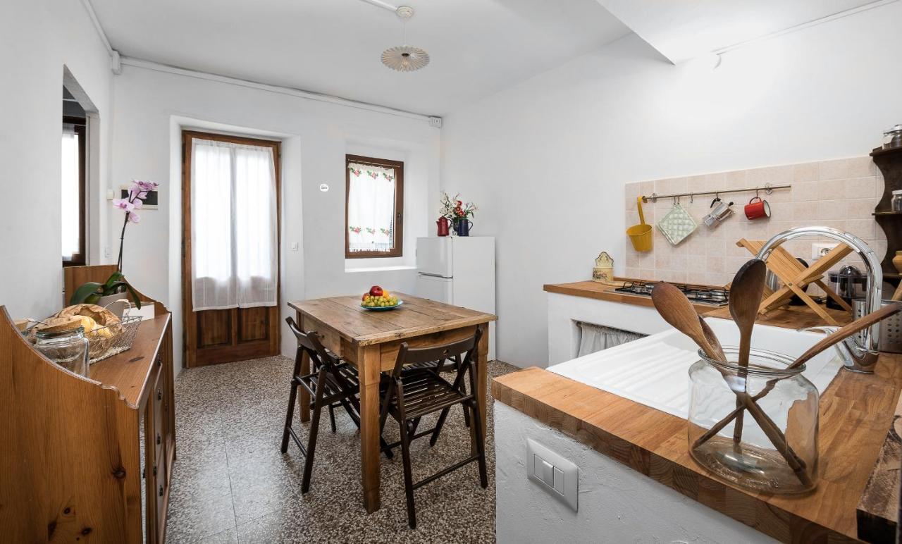 Al Vicolo Del Gallo Appartamento 瓦拉洛 外观 照片